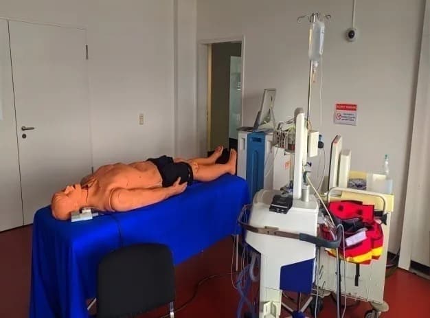 Emergency care simulation room